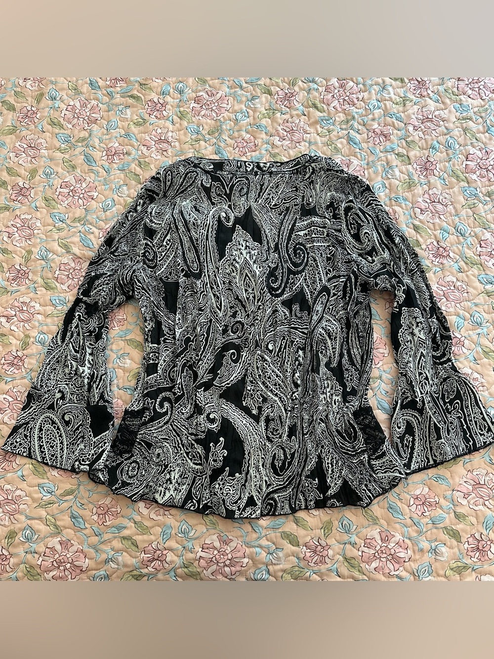 Allison Taylor Black & White Paisley Print Bell Sleeve Women’s Top - Picture 5 of 7
